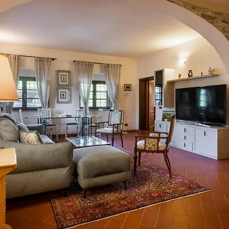 San Rossore Holidays شقة *